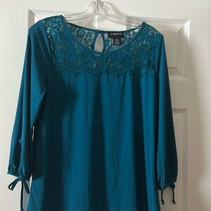 Gorgeous green/ blue ? Shirt